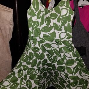 Nine west green and white wummer dress size 6p